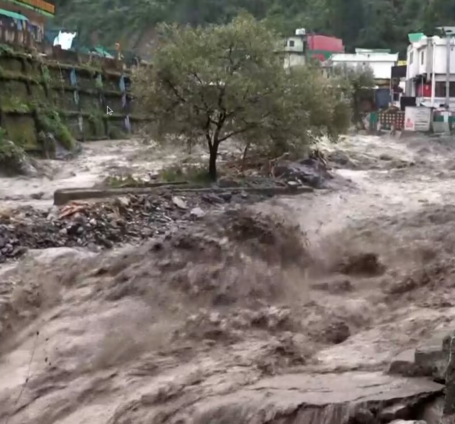 देहरादून बादल फटना