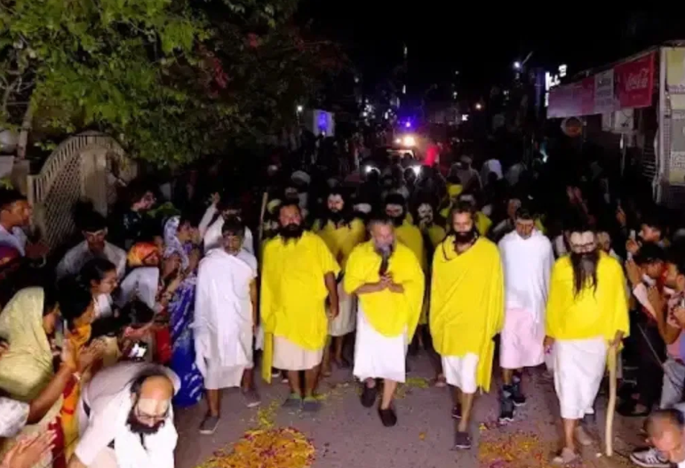 प्रेमानंद महाराज पदयात्रा